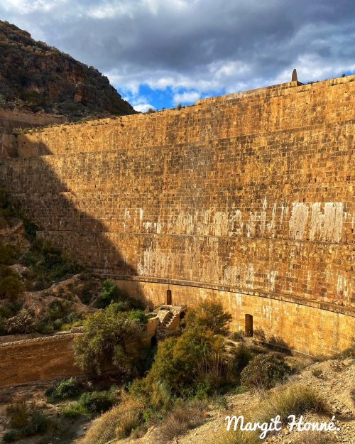 Staumauer bei Nijar Andalusien